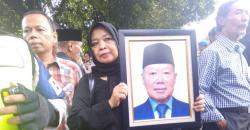 Kesedihan Meliputi Keberangkatan Jenazah Probosutedjo