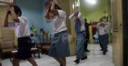 Gempa Mataram Picu Kepanikan, Sekolah Pulangkan Para Siswa