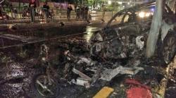 Mobil Mewah Tabrak Pengendara Motor Hingga Terseret Puluhan Meter