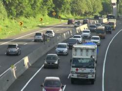 Kendaraan Pelat B Padati Tol Purwakarta dan Simpang Gadog