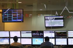 IHSG Menguat 9,4 Poin, Rupiah Makin Terperosok