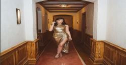 Lorde Selipkan Puisi pada Gaun Merahnya di Grammy Awards 2018