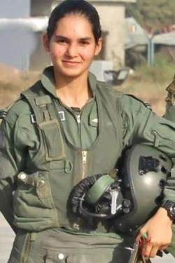 Ini Pilot Wanita India Pertama yang Terbangkan Jet Tempur