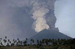 Singapura & Kuala Lumpur Batalkan Penerbangan ke Bali, Ini Daftarnya
