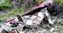  Bus Tingkat Tabrak Pohon hingga Terpotong 2, 17 Orang Tewas