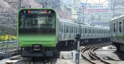 Perempuan Muda Ini Tiba-Tiba Melahirkan di Kereta