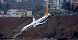 Tergelincir, Pesawat Turki Nyaris Tercebur ke Laut