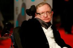 Meski Cacat, Stephen Hawking Ajak Manusia ke Ruang Angkasa