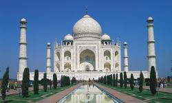 2 Menara Utama Taj Mahal India Hancur akibat Badai