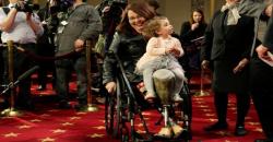 Pertama Kali dalam Sejarah, Senator AS Berusia 49 Tahun Hamil