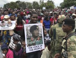 Peran Militer Lengserkan Diktator Mugabe Tanpa Pertumpahan Darah