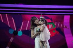 Raih Dua Penghargaan di Mom and Kids Awards 2017, Gisel Terharu