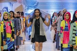 Calon Fashion Designer Diminta Berkarya Jujur dan Jangan Ikuti Arus
