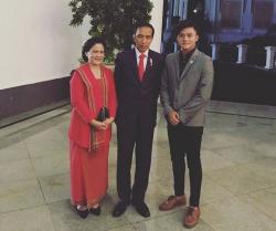 Tidak Ikut ke Solo, Rizky Febian Pose dengan Presiden di Istana Bogor