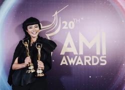 Berbusana Serbahitam, Yura Yunita Terlihat Maskulin 