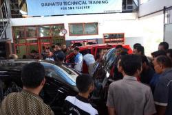 Daihatsu Kembali Kenalkan Teknologi Otomotif ke Para Guru