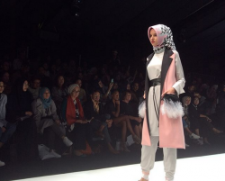 Tampil di JFW 2018, Zaskia Sungkar Keluar dari Zona Nyaman