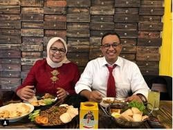 Makan Kupat Tahu Legendaris Solo, Anies Baswedan Ingat Masa Kecil