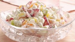 Menu Sehat, Salad Buah dengan Toping Keju untuk Bekal Kantor