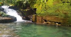 Wisata Kekinian di Bogor, Berenang di Tengah Bebatuan Balong Endah