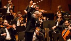 5 Cara Seru Solo Travelling, Ikutan Tur Musik hingga Menginap di Biara