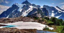 7 Puncak Gunung Menakjubkan di Indonesia, Tertinggi Dilapisi Salju