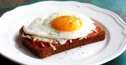 Menu Lezat Sarapan Roti Panggang Italia Mirip Pizza