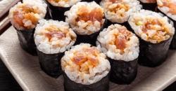 Pencinta Sushi, Intip Trik Berkreasi Membuat Spicy Tuna Roll 