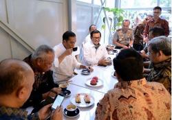 Presiden Jokowi Menikmati Kopi Gunung Puntang Termahal di Dunia