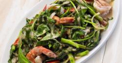 Makan Malam Sederhana dengan Kangkung Saus Tiram dan Rolade Tempe
