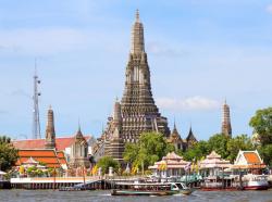 5 Hal Paling Mengerikan Dilakukan Turis Sepanjang 2017