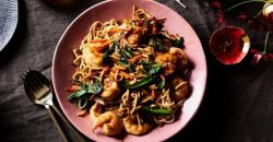 Malas Makan Nasi, Pilihan Makan Malam Enaknya Santap Mi Goreng Udang