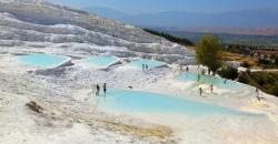 Terbaik di Dunia, Kolam Air Panas Pamukkale Turki Bisa Berubah Warna