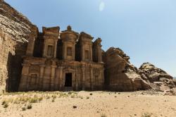 Menjelajahi Kota Makam Para Nabi yang Membuat Wisatawan Takjub