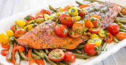 Bosan Santap Nasi, Makan Malam dengan Spicy Baked Salmon Lebih Sehat