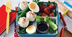 10 Ide Bekal Sehat untuk si Kecil, Coba Bola-Bola Smoothie Raspberry