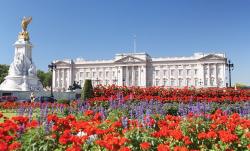 Berlibur ke Inggris, Ini Hal Paling Dirindukan Dewi Sandra