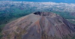 Selain Vesuvius yang Melegenda, 5 Gunung Ini Bisa Meletus Kapan Saja