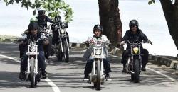 Aksi Jokowi Touring Tunggangi Motor Chopper Royal Enfield