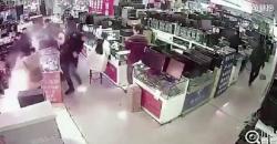 Uji Keaslian, Baterai iPhone Meledak Setelah Digigit 