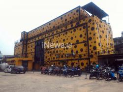 Sandi Peringatkan Alexis Jangan Cuma Ganti Nama