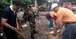 MNC Peduli Bersihkan Lingkungan Kebon Sirih Bersama Warga