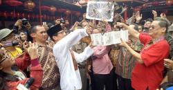 Di Vihara Dharma Bhakti, Anies-Sandi Berharap Keberkahan bagi Semua