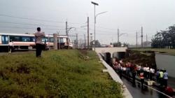 Jalur Kereta Bandara Soekarno Hatta Longsor, Satu Mobil Tertimbun