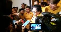 Tak Peduli soal Pemecatan, OSO Klaim Wiranto di Pihaknya