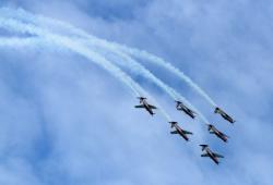 Aksi Aerobatik Jupiter TNI AU Meliuk di Singapore Airshow