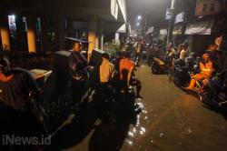Kebon Pala Masih Terendam 3 Meter, Warga Bertahan di Lantai 2 