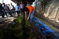 Polisi Bongkar Pabrik Gas Opolosan Beromzet Rp600 Juta per Bulan