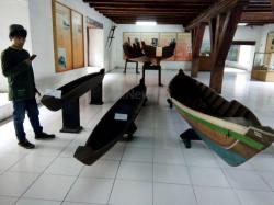 Melihat Koleksi Museum Bahari Sebelum Ludes Terbakar
