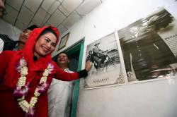 Momen Puti Guntur Menengok Rumah Lahirnya Soekarno